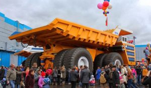 Το γιγάντιο φορτηγό Belaz-75710 των 496 τόνων!