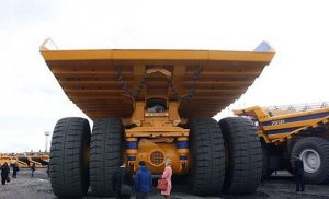 Το γιγάντιο φορτηγό Belaz-75710 των 496 τόνων!