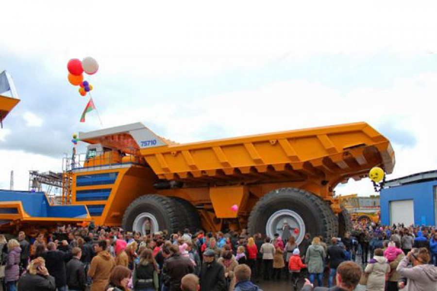 Το γιγάντιο φορτηγό Belaz-75710 των 496 τόνων!