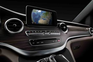 Το πολυτελές «σαλόνι» της νέας Mercedes V-Class