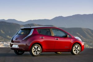 Το Nissan Leaf πέρασε σε πωλήσεις Golf και Auris