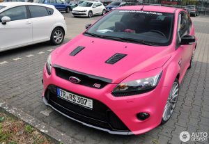 Ροζ Ford Focus RS; Ε, όχι…