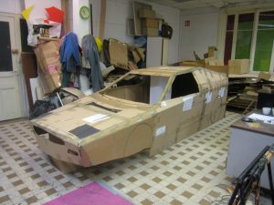 Ferrari Testarossa ρεπλίκα από χαρτοκιβώτια!