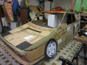 Ferrari Testarossa ρεπλίκα από χαρτοκιβώτια!