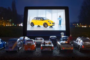 Μινιατούρες Opel ADAM σε φυσικό περιβάλλον