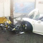 Γυναίκα οδηγός 21 ετών διέλυσε μια Ferrari 458