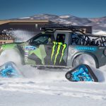 Ο Ken Block εν δράση με το όχημα χιονιού Ford F-150 RaptorTrax