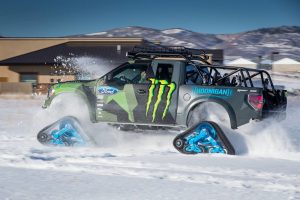 Ο Ken Block εν δράση με το όχημα χιονιού Ford F-150 RaptorTrax