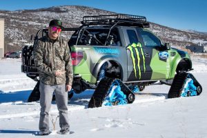Ο Ken Block εν δράση με το όχημα χιονιού Ford F-150 RaptorTrax