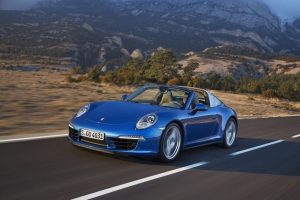 Νέα Porsche 911 Targa με ρετρό και πολύ δυναμική σχεδίαση