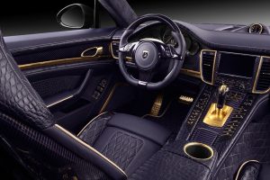 Η πιο «κιτς» Porsche Panamera με μοβ κροκό και χρυσές επενδύσεις!