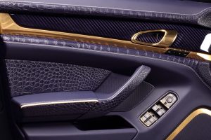 Η πιο «κιτς» Porsche Panamera με μοβ κροκό και χρυσές επενδύσεις!