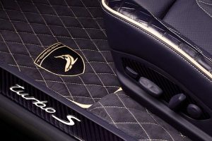 Η πιο «κιτς» Porsche Panamera με μοβ κροκό και χρυσές επενδύσεις!