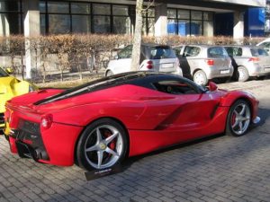 Η πρώτη μεταχειρισμένη Ferrari LaFerrari