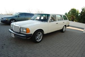 Αυτή τη Mercedes Σειρά 300 με V8 κινητήρα θα την ζηλέψετε!