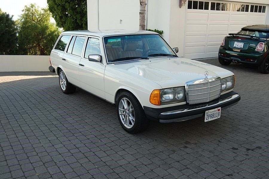 Αυτή τη Mercedes Σειρά 300 με V8 κινητήρα θα την ζηλέψετε!