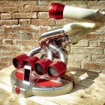 Απίστευτα ηχεία από αληθινές πολλαπλές εξατμίσεις κινητήρων!