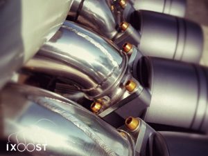 Απίστευτα ηχεία από αληθινές πολλαπλές εξατμίσεις κινητήρων!