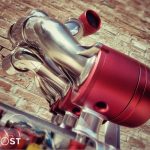 Απίστευτα ηχεία από αληθινές πολλαπλές εξατμίσεις κινητήρων!