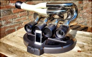 Απίστευτα ηχεία από αληθινές πολλαπλές εξατμίσεις κινητήρων!