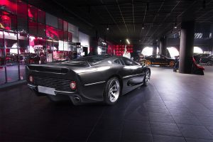 Πωλείται Jaguar XJ220 βελτιωμένη από την Overdrive AD