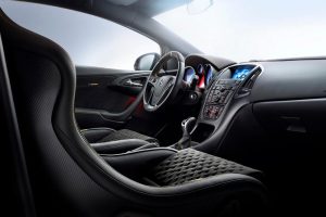 Opel Astra OPC Extreme με 300 hp και πολύ ανθρακόνημα
