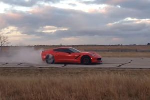 Corvette Stingray C7 Twin Turbo Hennessey «πυροβολεί» και κάνει burnout