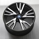 Η BMW βάζει στην παραγωγή ζάντες και τιμόνι από ανθρακόνημα