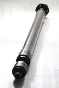 Η BMW βάζει στην παραγωγή ζάντες και τιμόνι από ανθρακόνημα