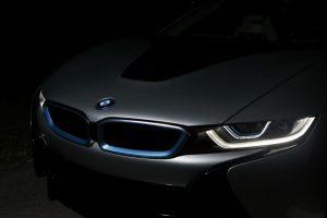 Το BMW i8 είναι το πρώτο αυτοκίνητο παραγωγής με φώτα λέιζερ