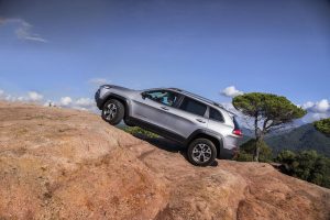 Το νέο Jeep Cherokee πάτησε Ευρώπη με δύο ντίζελ και 9άρι κιβώτιο