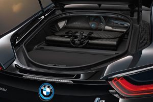 Ειδικές βαλίτσες Louis Vuitton από ανθρακόνημα για το BMW i8