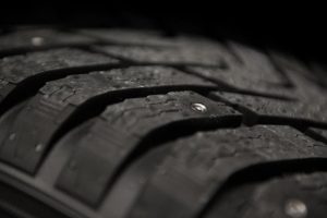 Το πρώτο χειμερινό λάστιχο με αναδιπλούμενα καρφιά! (+video)