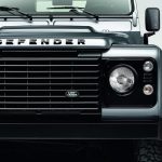 Νέο Land Rover Defender Black Pack με χρώμα Σαντορίνης!