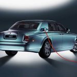 Οι Rolls-Royce μπαίνουν στην πρίζα για χάρη της οικονομίας