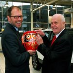 Πωλητής της Nissan συνταξιοδοτήθηκε μετά από 100.000 πωλήσεις!