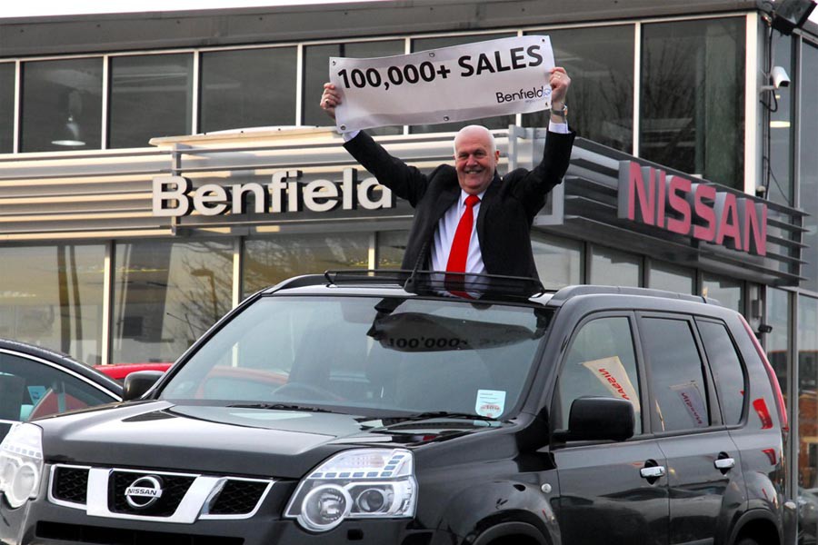 Πωλητής της Nissan συνταξιοδοτήθηκε μετά από 100.000 πωλήσεις!