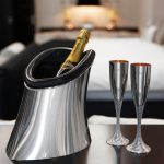 Σαμπανιέρα Aston Martin αξίας 30.200 ευρώ!