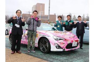 Toyota GT 86 ντυμένο με ροζ καρτούν κάνει… άουτς!