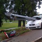 Οδηγός BMW 335i βγήκε ζωντανός από τρομακτικό ατύχημα