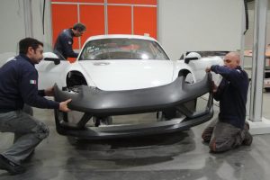 Πλαστική επέμβαση σε Porsche Cayman αξίας 177.000 ευρώ!