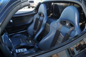 Πωλείται η μοναδική στον κόσμο μαύρη Maserati MC12