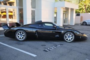 Πωλείται η μοναδική στον κόσμο μαύρη Maserati MC12