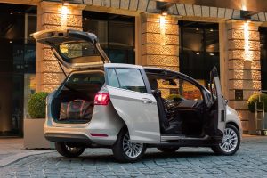 Ford B-MAX με τιμή από 12.797 ευρώ με όφελος 2.350 ευρώ