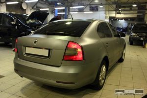 «Μεταμόρφωση» Skoda Octavia5 με ματ μεμβράνη και LED φώτα