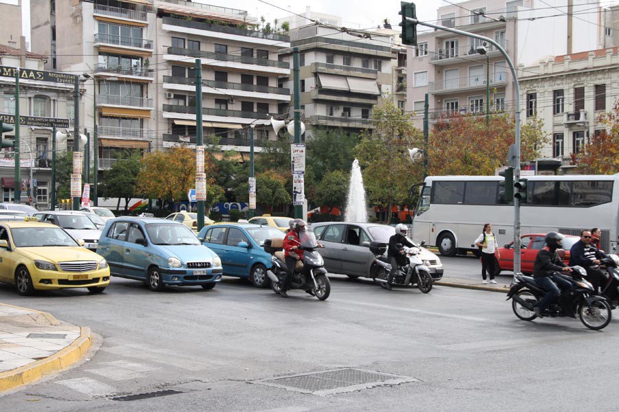 Ξεκινούν οι έλεγχοι και τα πρόστιμα για τα ανασφάλιστα οχήματα