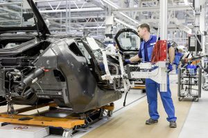 Πως κατασκευάζεται η γεμάτη καινοτομίες σπορ υβριδική BMW i8