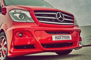 Το «Red and racy» Mercedes Sprinter by Hartmann