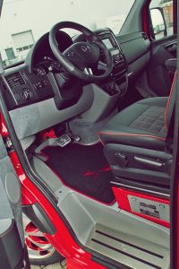 Το «Red and racy» Mercedes Sprinter by Hartmann