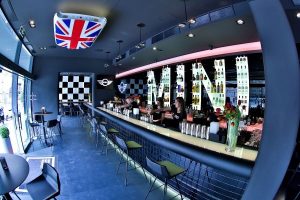 Το ΜΙΝΙ εγκαινίασε το πρώτο παγκοσμίως MINI BAR στη Βουδαπέστη